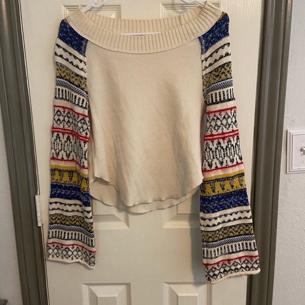 FREE PEOPLE SWEATER IN PERFECT CONDITION!!!
